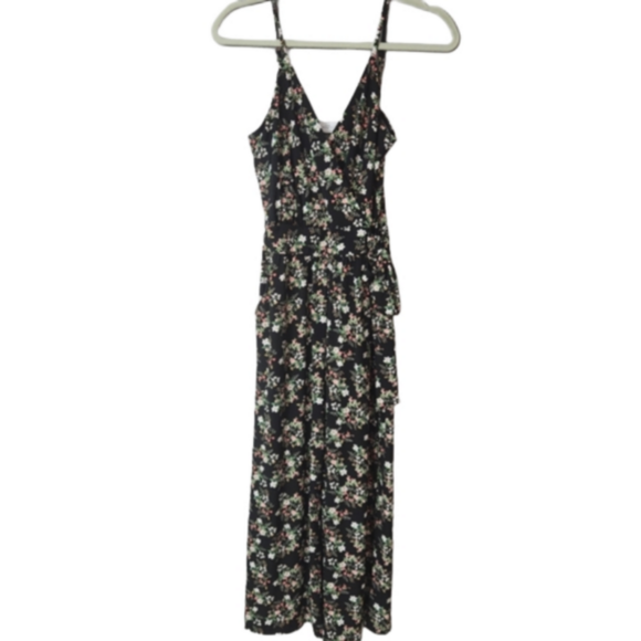 Kaileigh Pants - NWOT Kaileigh Jumpsuit; Black Floral size Small cropped leg with pockets